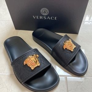 Women’s sz 9 Versace slides